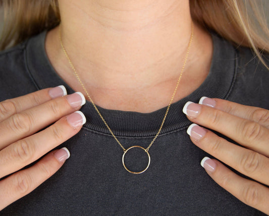 Gifting Necklaces: How to Choose a Meaningful Piece She’ll Love