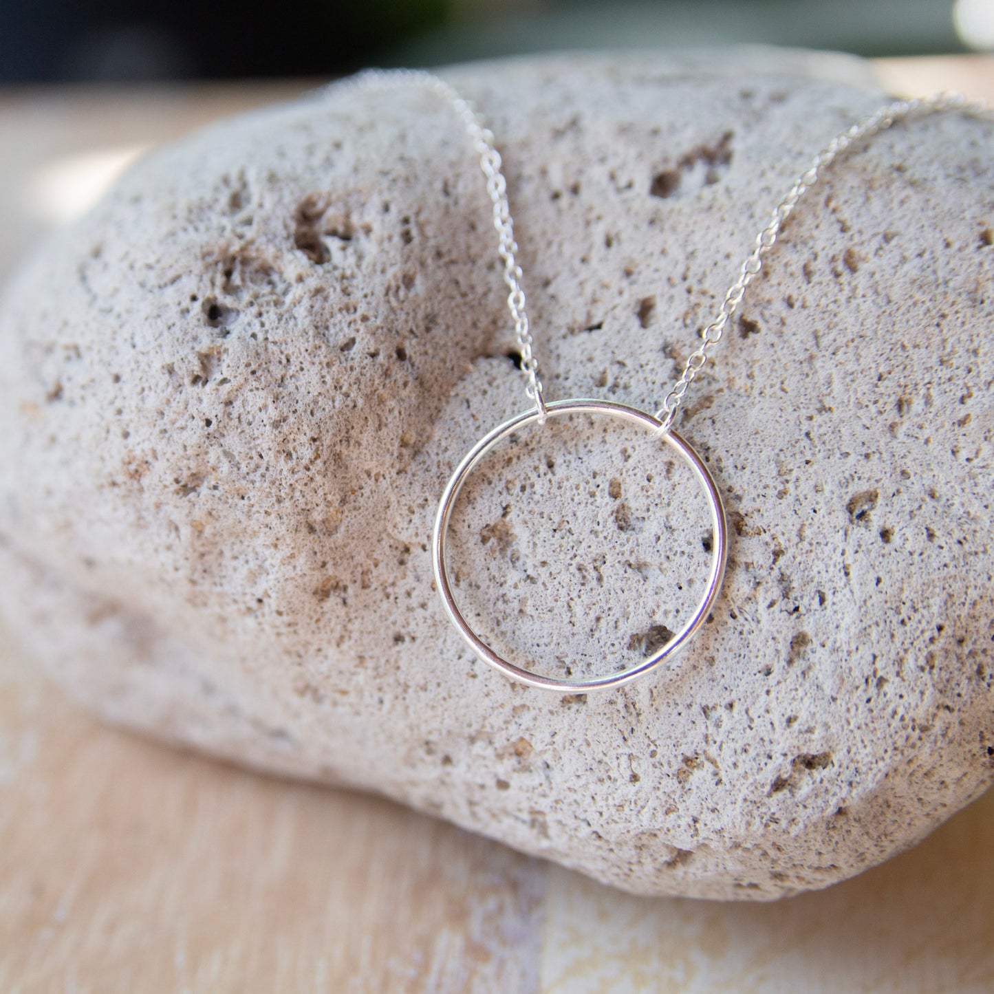 silver circle pendant necklace